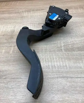 Volkswagen PASSAT B5.5 Accelerator throttle pedal 8D1723523M 6PV008376