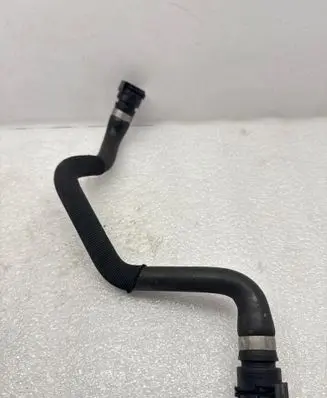 BMW 5 G30 G31 Engine coolant pipe/hose 8572908