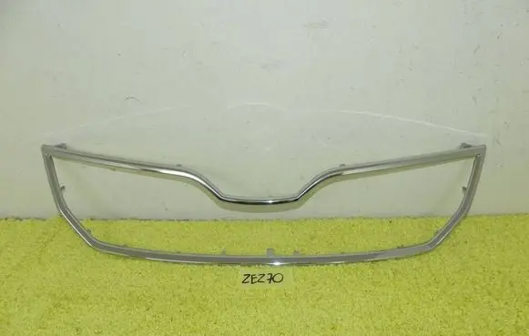 Front bumper upper radiator grill