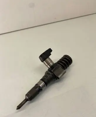 Volkswagen PASSAT B6 Fuel injector 03G130073S