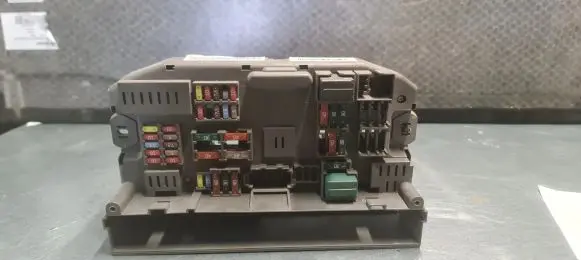 BMW X6 E71 Fuse box set 697638402 6976384