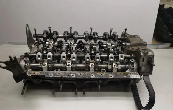 Renault Trafic II (X83) Engine head 8200493276