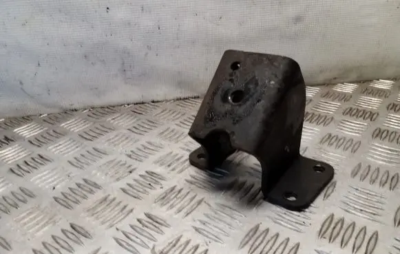 Hyundai Terracan Engine mounting bracket