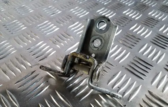 Nissan Juke I F15 Front door upper hinge