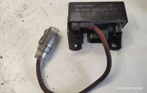 Mercedes-Benz ML W163 Glow plug pre-heat relay 899081000