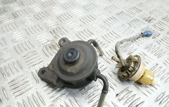 Toyota Avensis Verso Fuel filter bracket/mount holder 