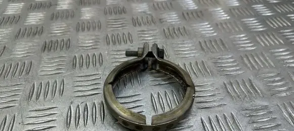 Jeep Grand Cherokee Muffler pipe connector clamp 