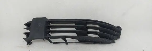 Volkswagen PASSAT B5 Front bumper lower grill 3B0853665H