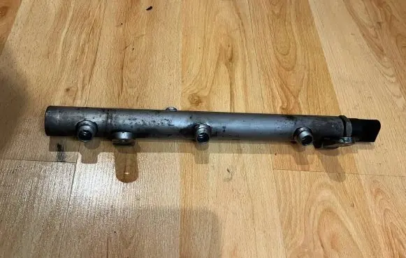 Mercedes-Benz E W211 Fuel main line pipe a6420700695