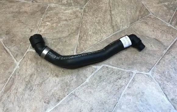 Mercedes-Benz E W211 Engine coolant pipe/hose A2118300596