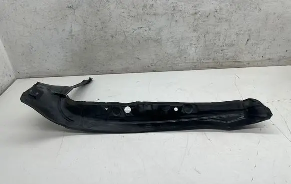 Audi A5 8T 8F Fender end trim 8T0821111A