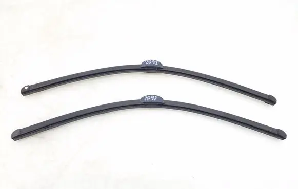 Mercedes-Benz E W212 Front wiper blade arm A2128202000
