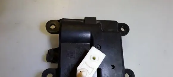 Nissan Primera A/C air flow flap actuator/motor 3C27030850 011124