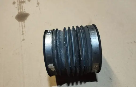 Jeep Grand Cherokee (WK) Air intake hose/pipe