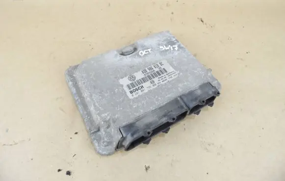 Skoda Octavia Mk1 (1U) Engine control unit/module 038906018BC 28SA3489 0281001755