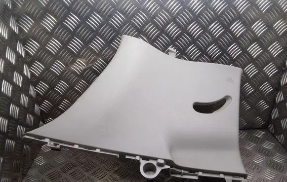 Nissan Leaf I (ZE0) Tailgate/trunk side cover trim 769353NA0A