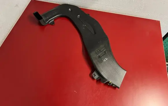 BMW iX Cabin air duct channel 7948160