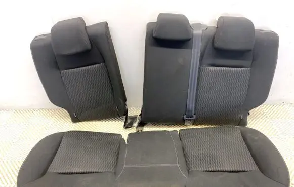 Peugeot 208 I Second row seats 