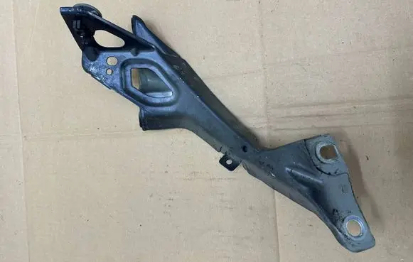 Audi A6 S6 C7 4G Fender mounting bracket 4G0821135A