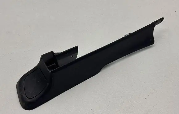 Chrysler Pacifica Front passenger seat rail trim 5RT18DX9AB 000628095