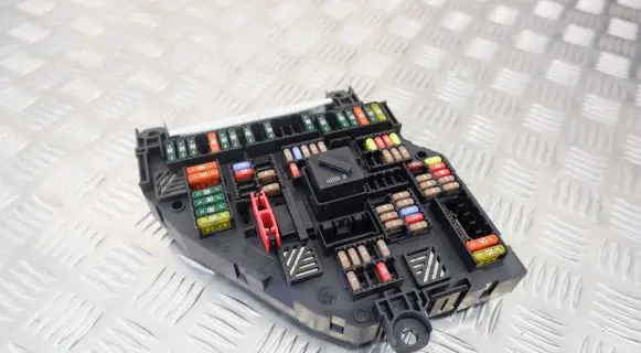 BMW 5 F10 F11 Fuse module 9234423