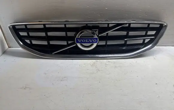 Volvo V40 Front bumper upper radiator grill 31449103