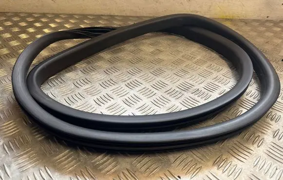 Volvo XC60 Rubber seal rear door 