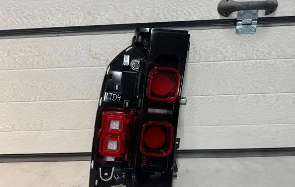 Land Rover Defender Rear/tail lights L8B213405AG-LTD4 0021114710