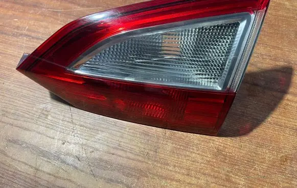 Tailgate rear/tail lights