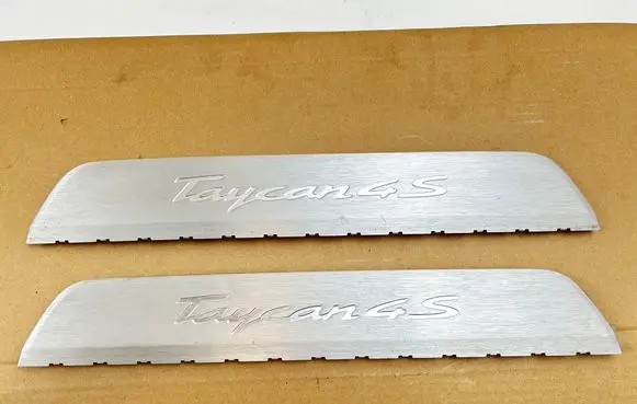 Front sill trim cover