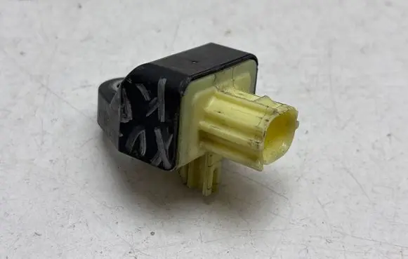 Subaru XV II Airbag deployment crash/impact sensor 98231FL010 566D3P478
