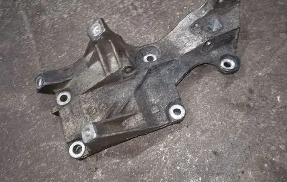 Volkswagen Cross Polo Generator/alternator bracket 045903143E