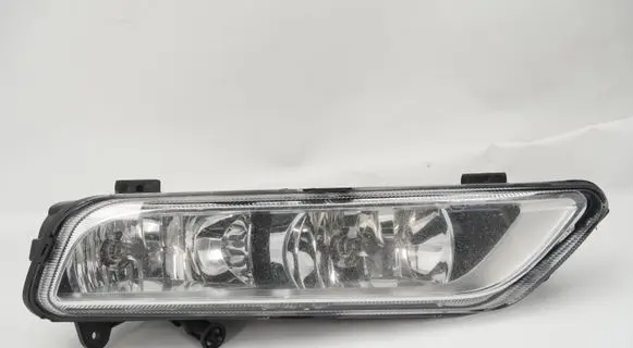 Volkswagen PASSAT B7 Front fog light 3AA941662G