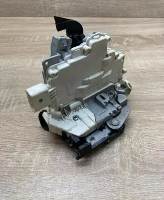 Seat Leon (1P) Front door lock 1P1837015