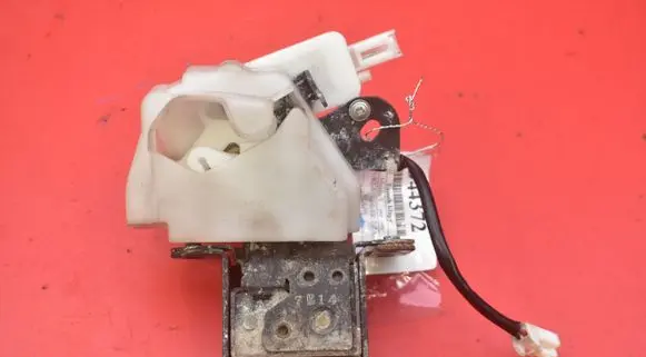 Mazda 3 I Tailgate/trunk/boot lock/catch/latch