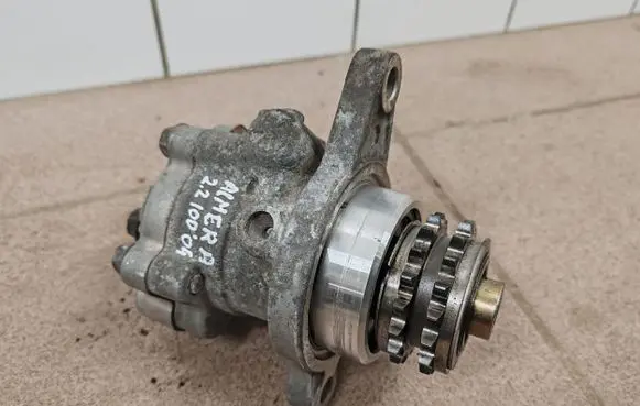 Nissan Almera N16 Power steering pump 5M321