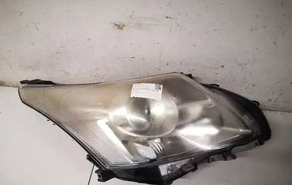 Toyota Avensis T270 Headlight/headlamp 