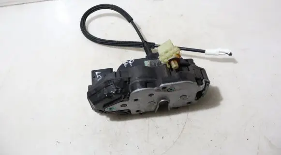 Opel Insignia A Front door lock