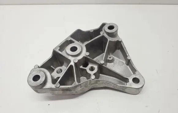 Chrysler Pacifica Gearbox mounting bracket 68470172AA