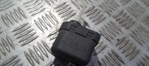 Headlight level adjustment motor