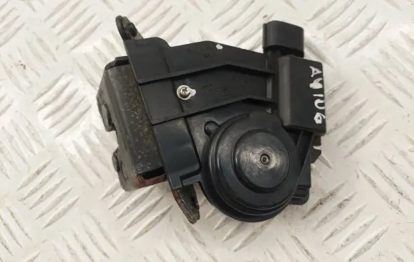 Toyota Avensis T270 Tailgate lock latch 6935005060