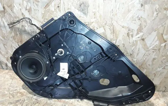Rear door manual window regulator