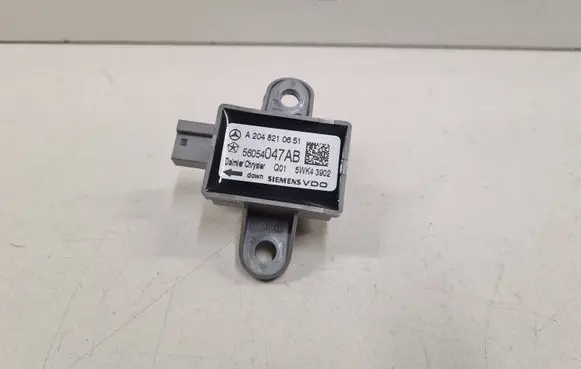 Mercedes-Benz C W204 Airbag deployment crash/impact sensor A2048210651 56054047AB