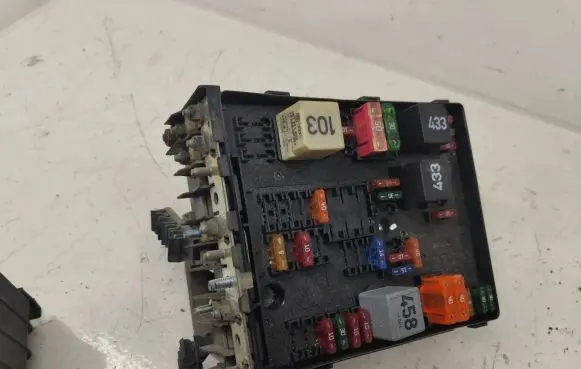 Volkswagen Golf V Fuse box set 1K0937132F