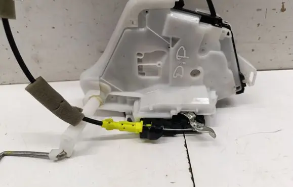 Nissan Qashqai J12 Front door lock 805006UE0A