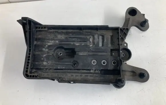 Volkswagen PASSAT B8 Battery tray 