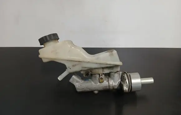 Toyota Avensis T250 Master brake cylinder 25113479