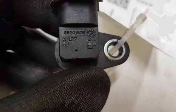 Opel Insignia A Camshaft position sensor 55201876