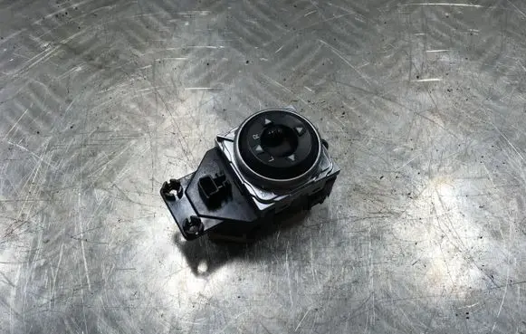 Hyundai i30 Wing mirror switch 39Y4811110