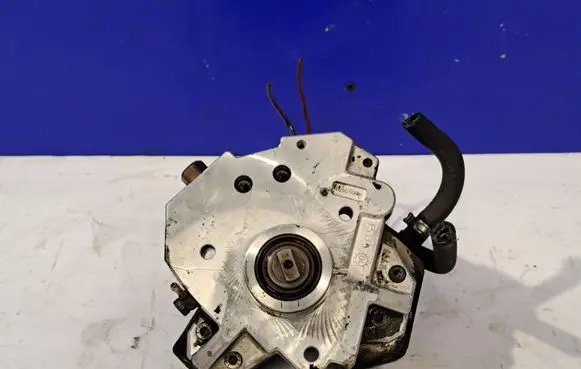 Volvo S60 Mechanical fuel pump 8689590 0445010043